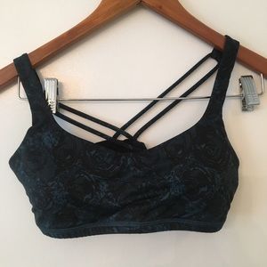 Lululemon Free To Be sports bra size 6